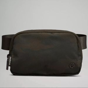 NWT Lululemon Everywhere Belt Bag- Camo